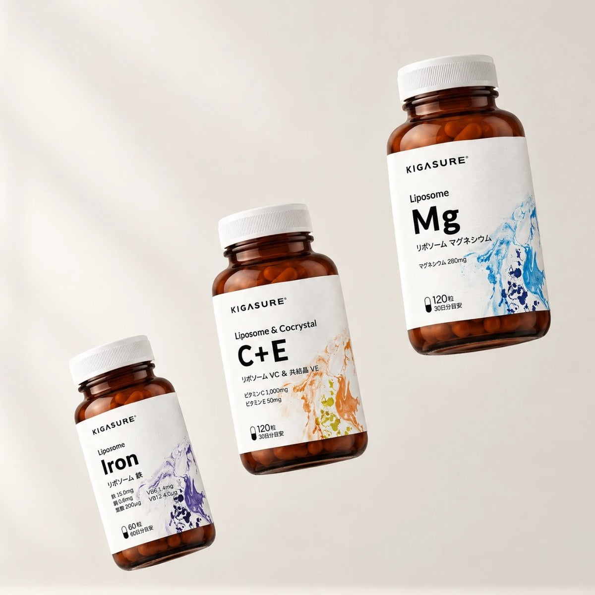宙に浮かぶ、Liposome Iron、Liposome & Cocrystal C+E、Liposome Mg のボトル